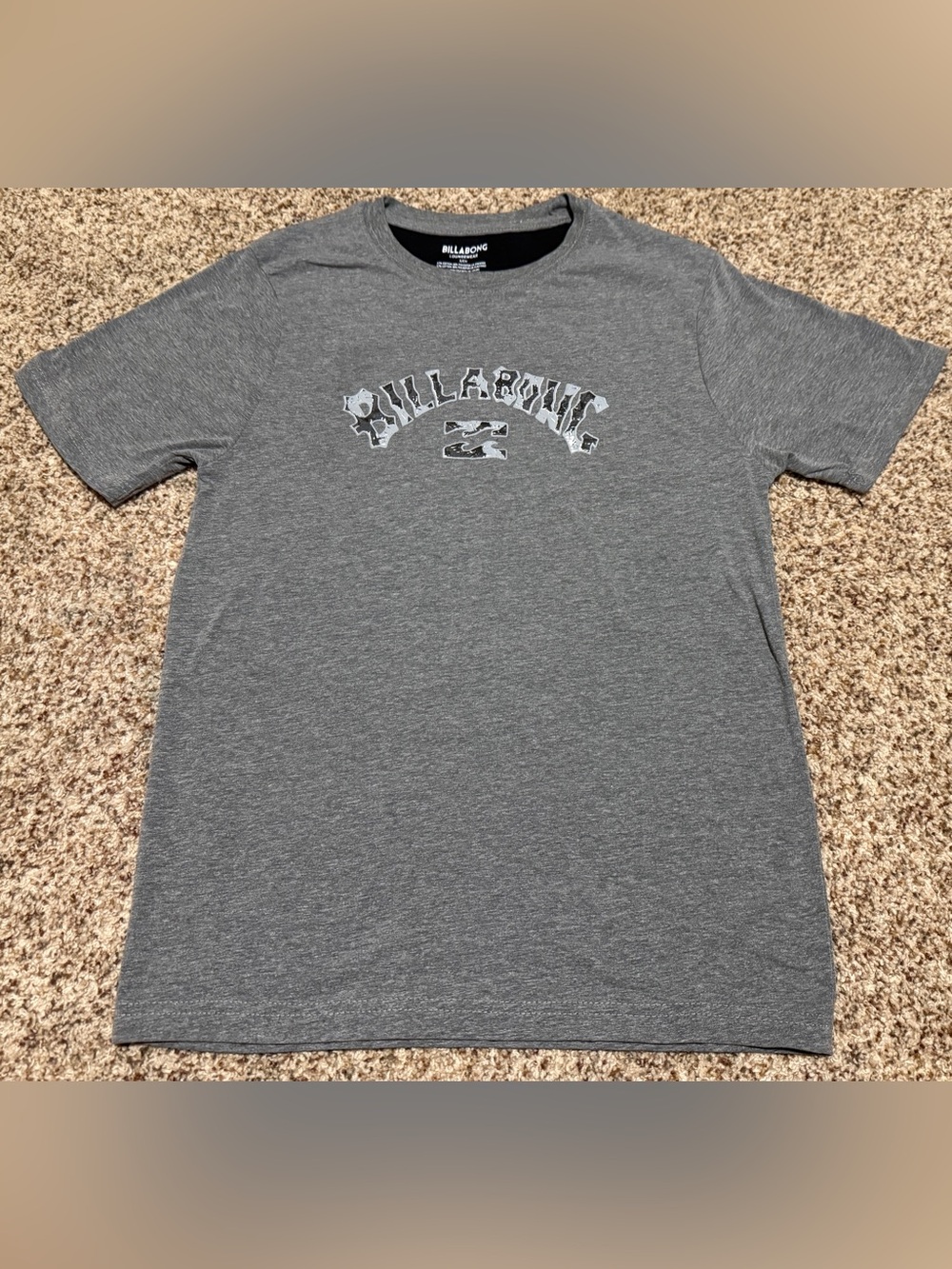 Billabong Gray Graphic T-Shirt - Camo Logo - Mens Size Small - Like New